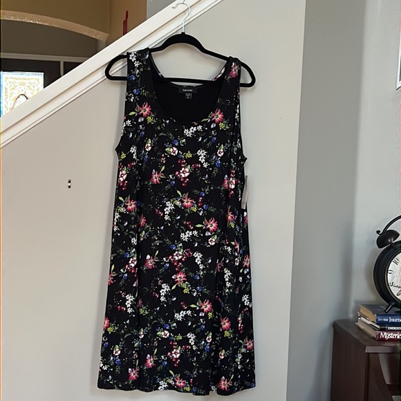 Karen Kane Chloe Dress. - Picture 6 of 12